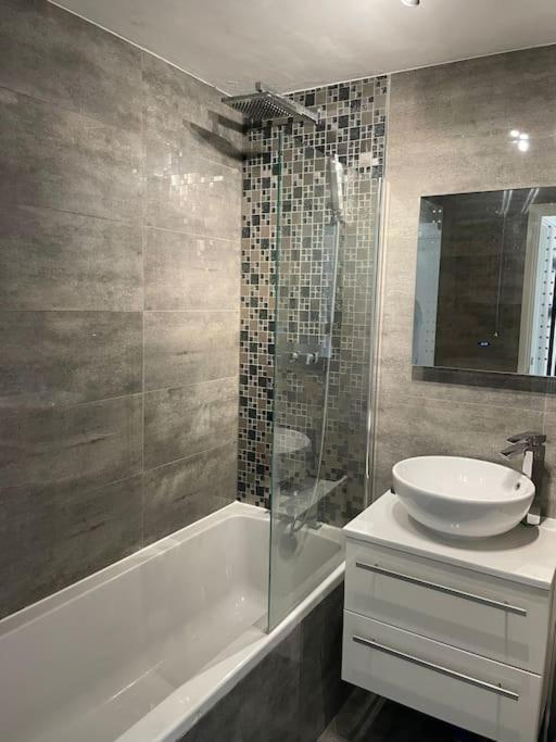 Grays Serviced Apartment Stifford Ngoại thất bức ảnh